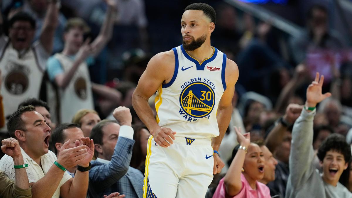 After 12 Seasons, the Curry Brothers Finally Share the NBA Floor